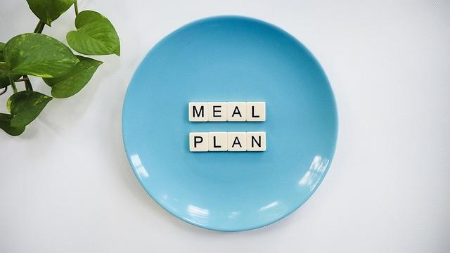 Is It Practical to Follow Strict Meal Plans While Dining Out?